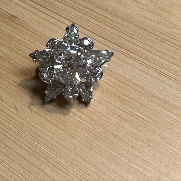 Vintage star brooch - Picture 10 of 16